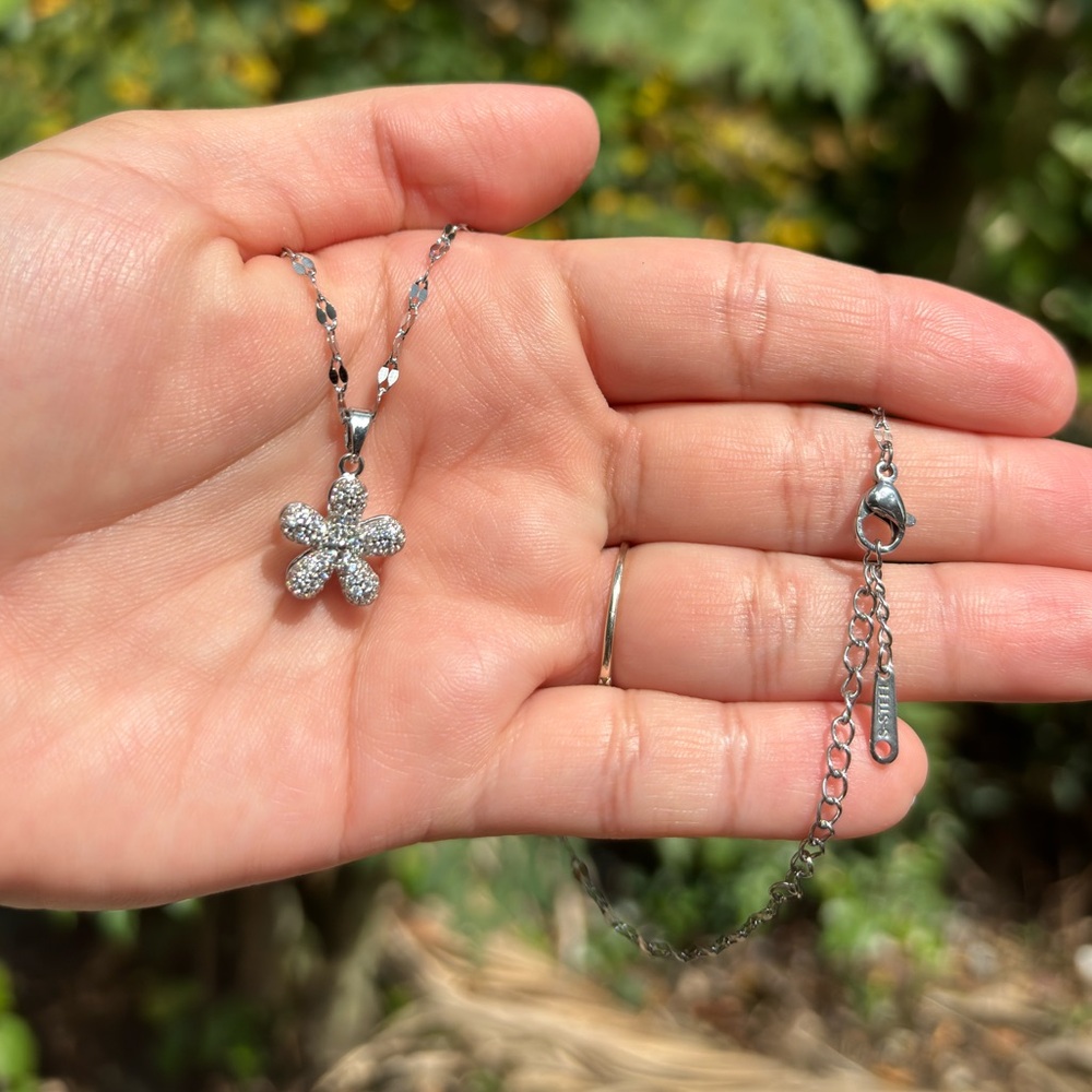 18K White Gold Plated Stainless Steel Diamond Spinning Flower Necklace